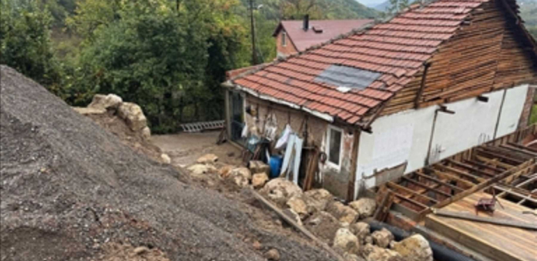 Bartın’da şiddetli yağış heyelana yol açtı