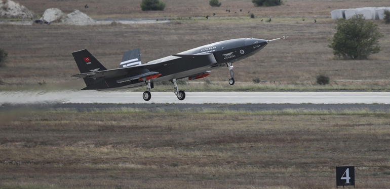 Kızılelma Tolun mühimmatı ile ilk kez uçuş testinde görüntülendi