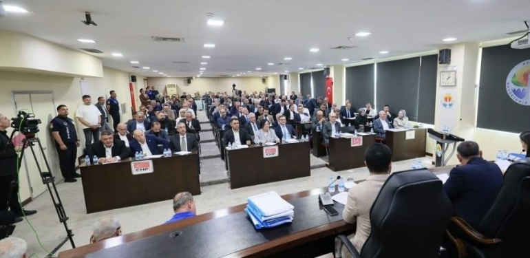 CHP Adana’da Encümen Seçimi Çatlağı: “Zeydan Karalar’ın Karışmadığı Bir Bu Kalmıştı!”
